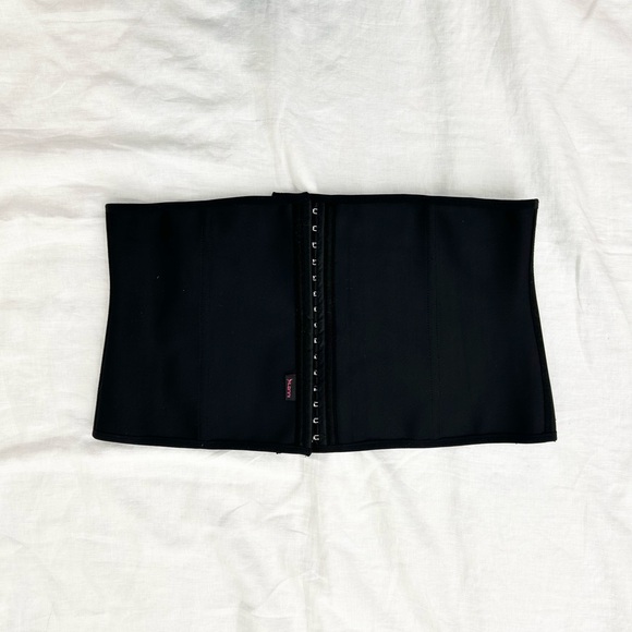 DILANNI Waist Trainer Corset in Black - Picture 4 of 13